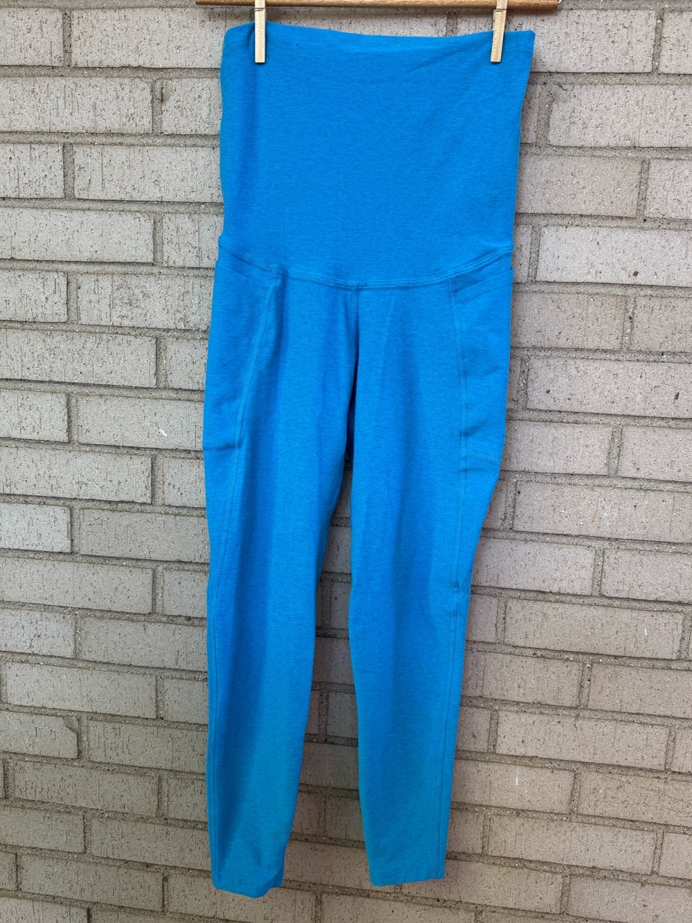 Beyond the Bump Space Dye Blue Maternity Capri Leggings Medium